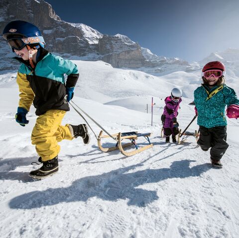 kleine-scheidegg-kinder-schlitteln-eiger-run.jpg